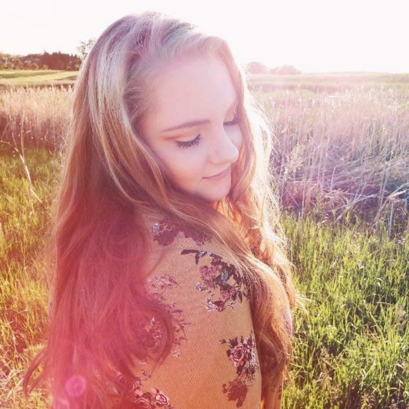 Meet your Posher, Megan - Picture 1 of 1